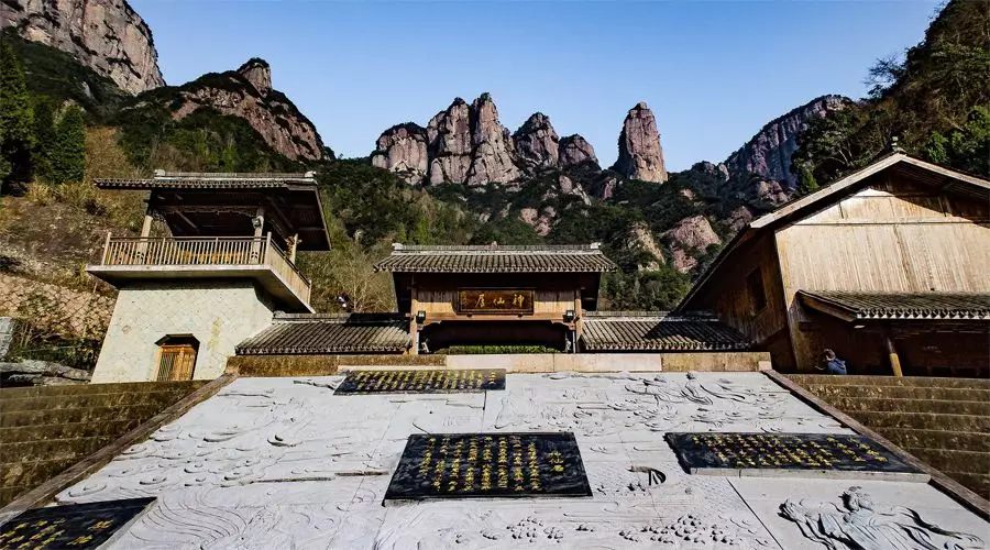 【4天五一小長假攻略】-西尼機電預(yù)祝各位“五一勞動節(jié)”快樂！